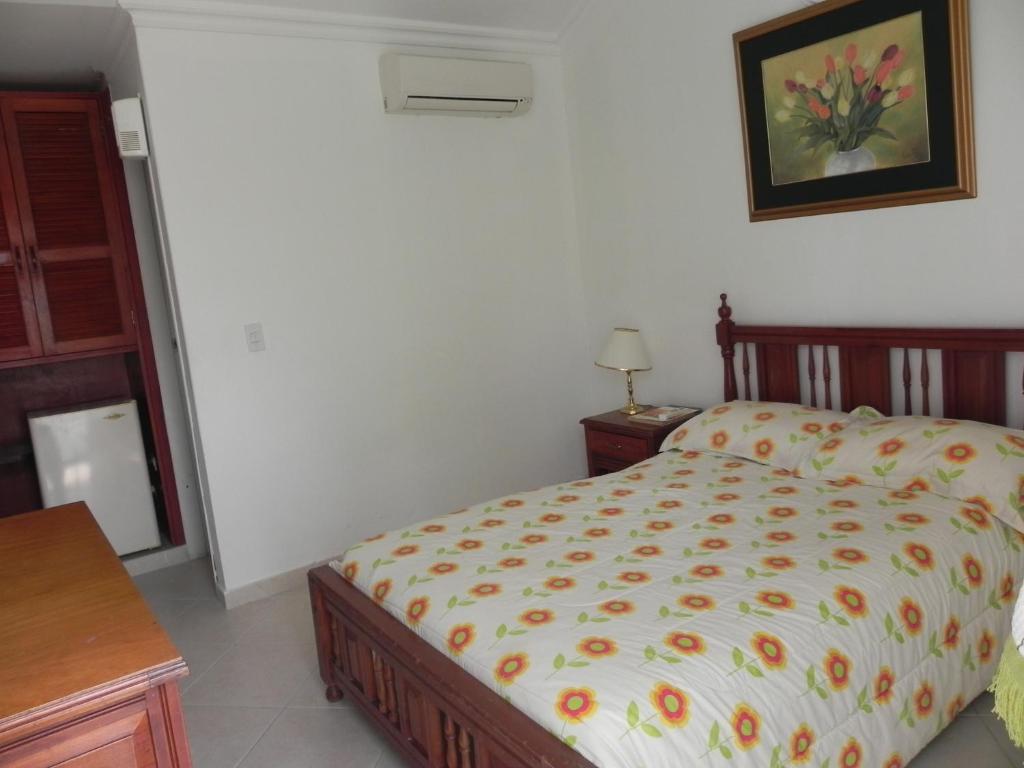 Santa Barbara Hotel Country Вилавиченцио Стая снимка