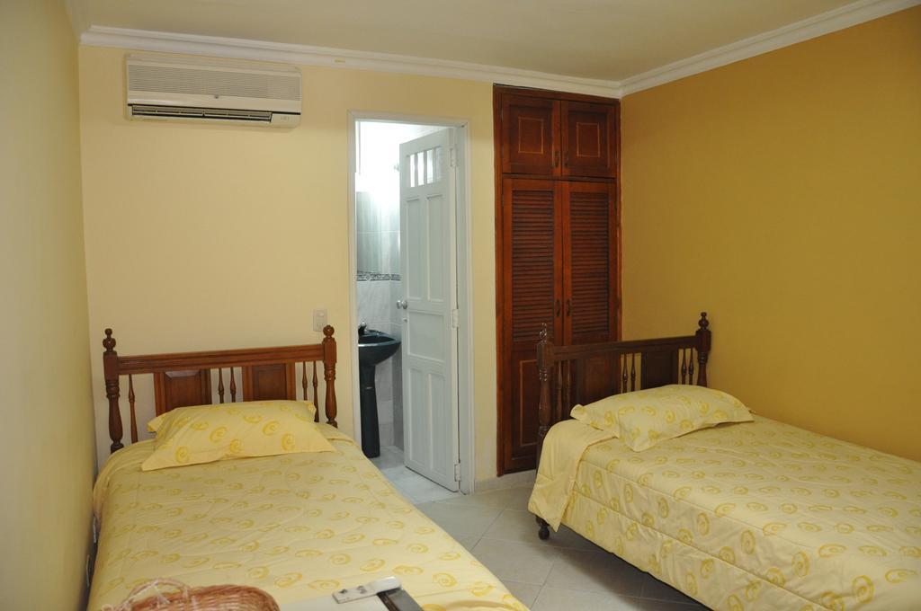 Santa Barbara Hotel Country Вилавиченцио Стая снимка