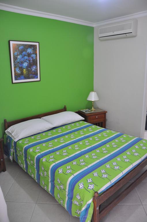 Santa Barbara Hotel Country Вилавиченцио Стая снимка