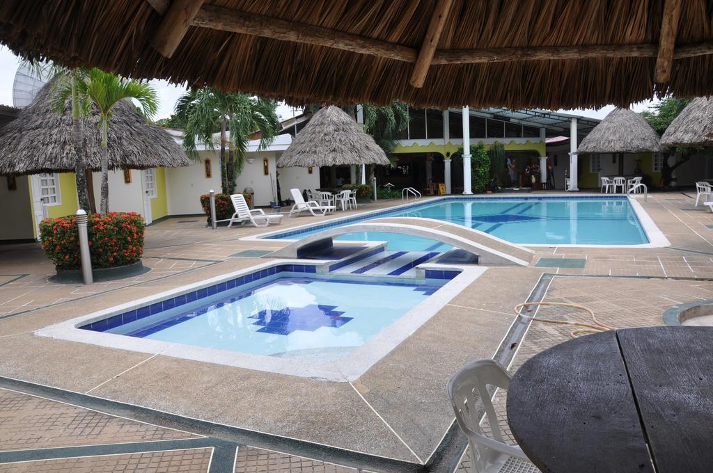 Santa Barbara Hotel Country Вилавиченцио Екстериор снимка