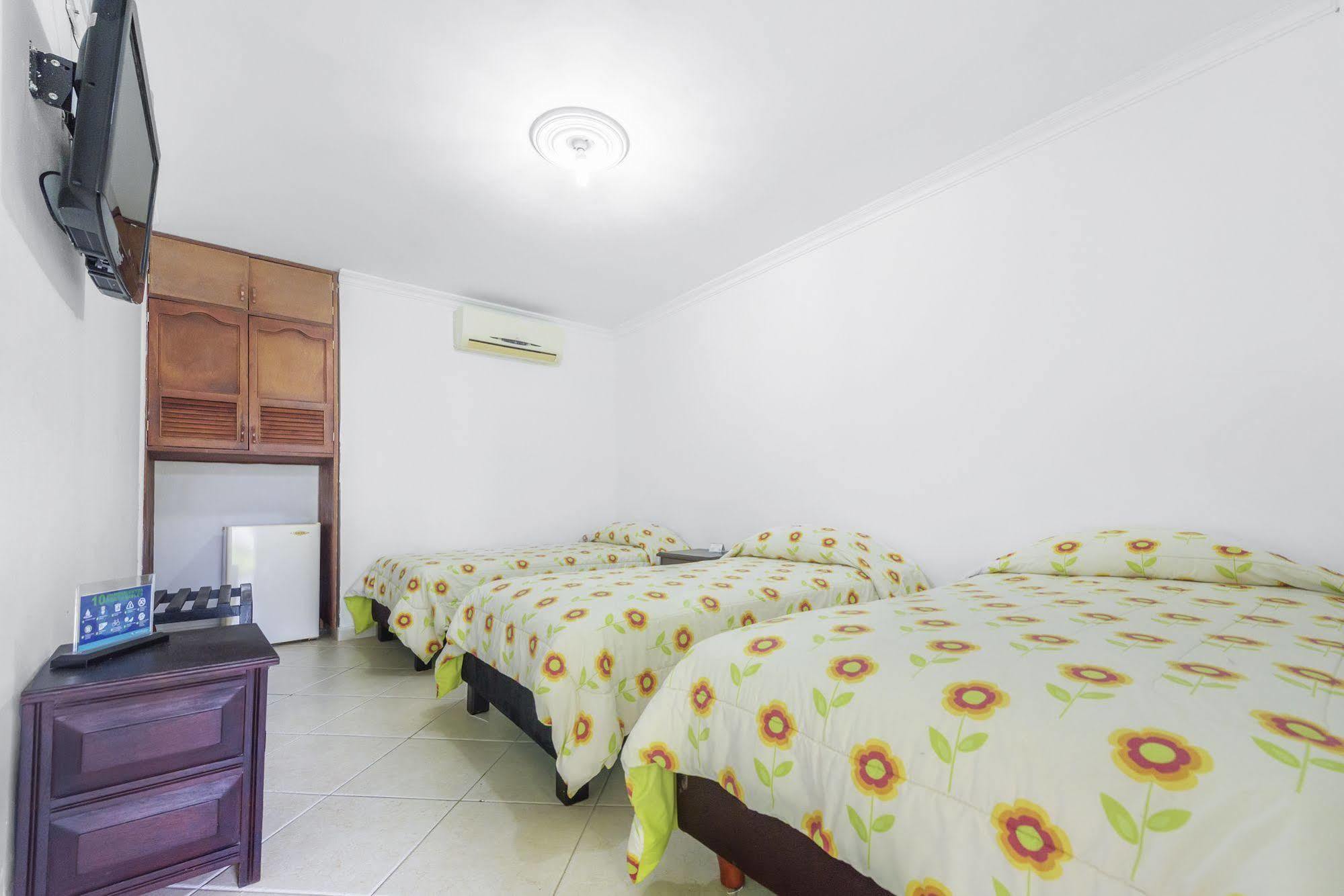 Santa Barbara Hotel Country Вилавиченцио Екстериор снимка